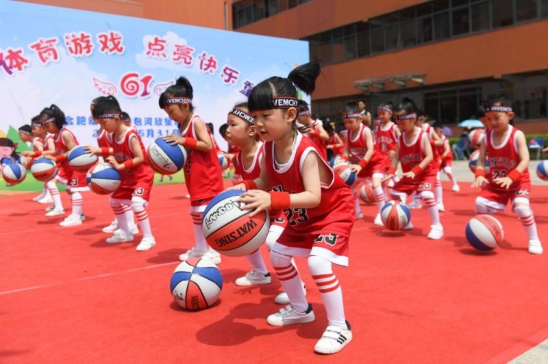 曾经的前场搭档！安东尼和拉什福德拥抱这一刻，你想到了什么？