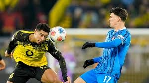 2025 赛季：中信兄弟队主力游击手江坤宇达成生涯第 500 次双杀策动